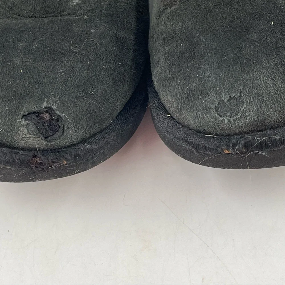 Ugg Kids Classic Short II- Size 6 Y -Black Sheepskin Winter Boots